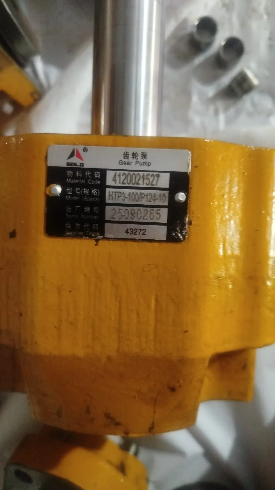 Bomba de engranajes SDLG HTP3-100/P124-10, código de material 4120021527 — foto real de cliente, referencia para kit de empaquetadura LG956 Bomba de engranajes SDLG HTP3-100/P124-10, código de material 4120021527 — foto real de cliente, referencia para kit de empaquetadura LG956
