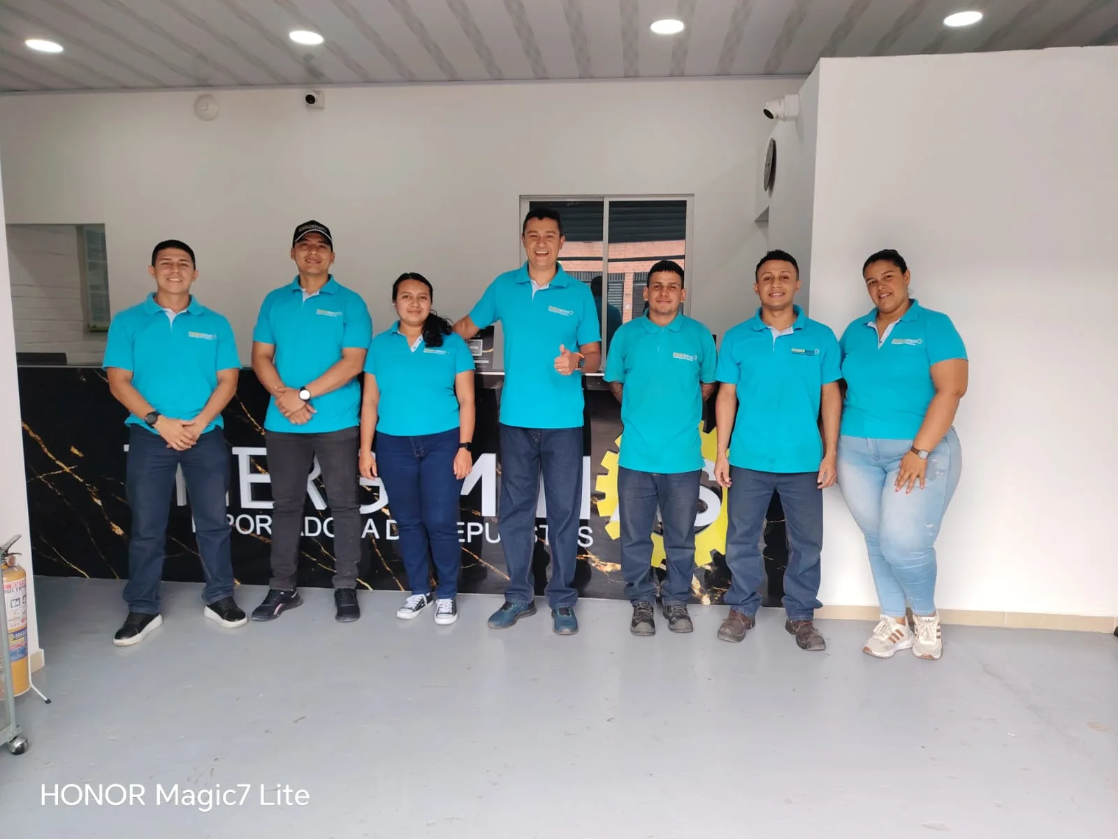 Equipo comercial de Energiminas en su sede de Cali Equipo comercial de Energiminas en su sede de Cali