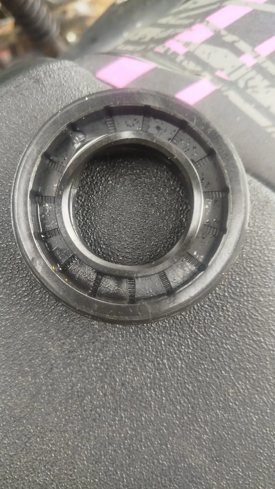 Retén real para bomba de engranajes SDLG HTP3-100, medida 35x65x15 mm — foto de cliente Retén real para bomba de engranajes SDLG HTP3-100, medida 35x65x15 mm — foto de cliente